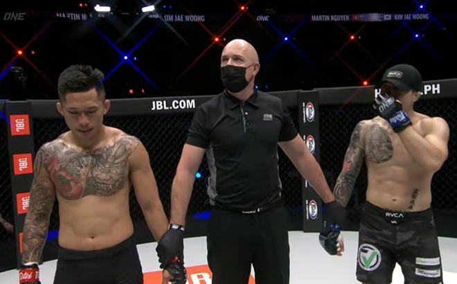 Võ sĩ gốc Việt Martin Nguyễn rơi lệ sau khi để thua knock-out trước Kim Jae-woong tại ONE Championship - Ảnh 3.