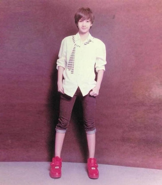 Lisa (BLACKPINK) hé lộ diện mạo ngày đầu đến Hàn Quốc: Tomboy tóc ngắn cũn, nhưng làm dấy lên nghi vấn dao kéo? - Ảnh 4. Lisa (BLACKPINK) hé lộ diện mạo ngày đầu đến Hàn Quốc: Tomboy tóc ngắn cũn, nhưng làm dấy lên nghi vấn dao kéo? - Ảnh 4.