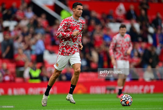 Ronaldo không được đá penalty, đồng đội sút thẳng lên trời ở phút bù giờ khiến MU thua ngay trên sân nhà - Ảnh 16.