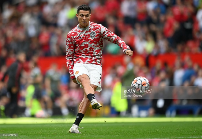 Ronaldo không được đá penalty, đồng đội sút thẳng lên trời ở phút bù giờ khiến MU thua ngay trên sân nhà - Ảnh 14.