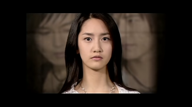 Center quốc d&acirc;n Yoona th&igrave; cũng c&oacute; ảnh d&igrave;m th&ocirc;i: Sự kh&aacute;c biệt trong MV 12 năm trước khiến d&acirc;n t&igrave;nh kh&ocirc;ng tin v&agrave;o mắt m&igrave;nh - Ảnh 6.