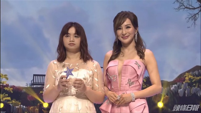 Tân Hoa hậu châu Á 2021 gây tranh cãi vì nhan sắc, thí sinh bụng mỡ bèo nhèo bỗng giành spotlight đêm Chung kết - Ảnh 8. Tân Hoa hậu châu Á 2021 gây tranh cãi vì nhan sắc, thí sinh bụng mỡ bèo nhèo bỗng giành spotlight đêm Chung kết - Ảnh 8.