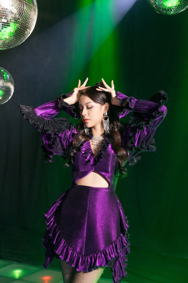 Tiệc xôi thịt sáng sớm sexy ngộp thở của Phí Phương Anh: Cú lột xác ngoạn mục, lộ rõ dấu hiệu dao kéo nhưng biện minh thế nào? - Ảnh 11. Tiệc xôi thịt sáng sớm sexy ngộp thở của Phí Phương Anh: Cú lột xác ngoạn mục, lộ rõ dấu hiệu dao kéo nhưng biện minh thế nào? - Ảnh 11.