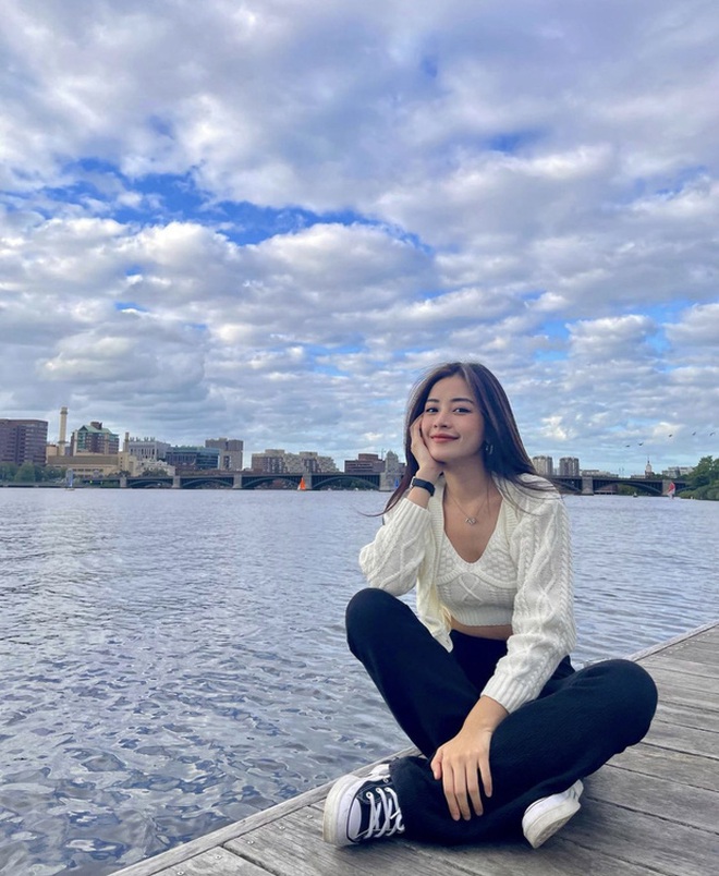 Chi Pu đi Mỹ, netizen &quot;réo gọi&quot; ngay Hương Tràm!