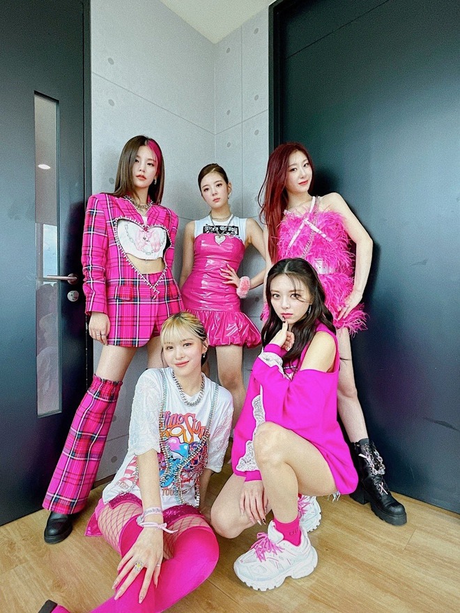 So kè đại diện girlgroup gen 4 SM và JYP: ITZY xuất phát tốc lực nhưng đường dài lại đuối sức trước aespa? - Ảnh 65.