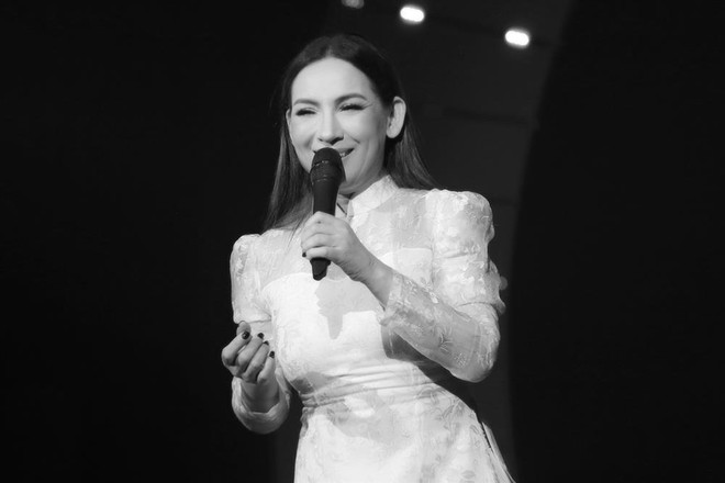 Từng c&oacute; 1 NS Phi Nhung bật kh&oacute;c v&igrave; mất giọng ngay trong liveshow nhưng vẫn cố gắng tr&igrave;nh diễn thế n&agrave;y! - Ảnh 1.