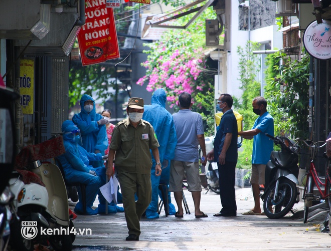 TP.HCM: 3 quận, huyện đã kiểm soát được dịch bệnh, thành phố giảm rõ rệt F0 trong cộng đồng và số ca tử vong - Ảnh 2.