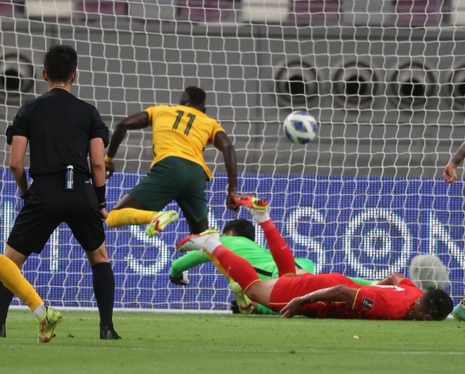 Australia hủy diệt Trung Quốc 3 b&agrave;n kh&ocirc;ng gỡ - Ảnh 3.