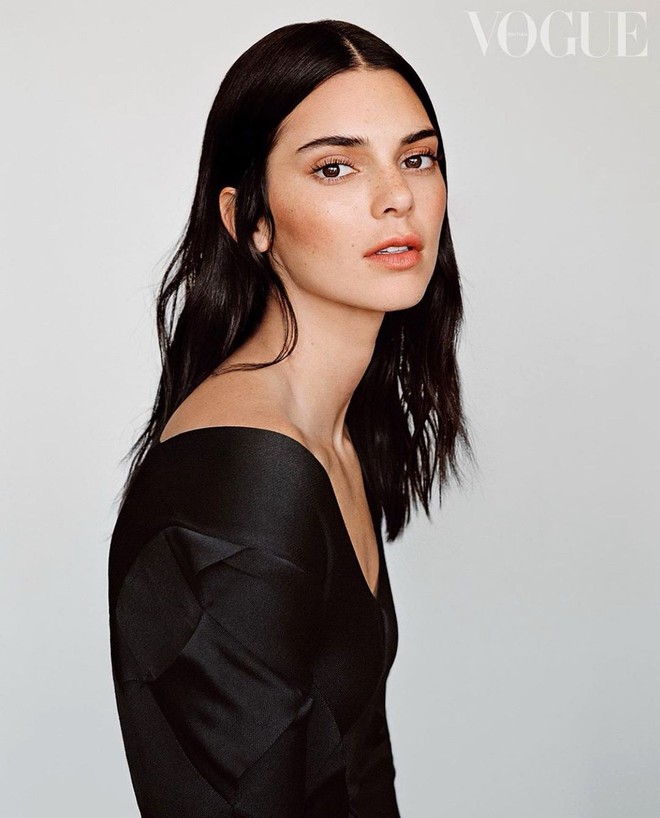 Nếu Kendall Jenner nói cô ấy đẹp tự nhiên, bạn đừng tin! - Ảnh 1.