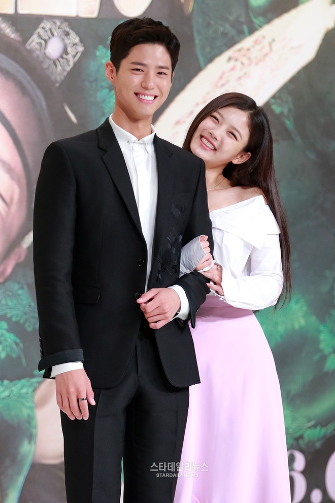 Hội bạn trai màn ảnh đẹp nhức nách của Kim Yoo Jung: Bé đẹp cưng nhất chắc là oppa Park Bo Gum rồi! - Ảnh 6.