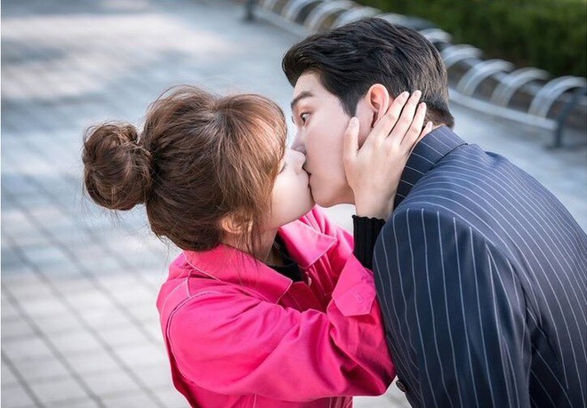 Hội bạn trai màn ảnh đẹp nhức nách của Kim Yoo Jung: Bé đẹp cưng nhất chắc là oppa Park Bo Gum rồi! - Ảnh 9.