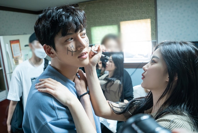 Hội bạn trai màn ảnh đẹp nhức nách của Kim Yoo Jung: Bé đẹp cưng nhất chắc là oppa Park Bo Gum rồi! - Ảnh 17.