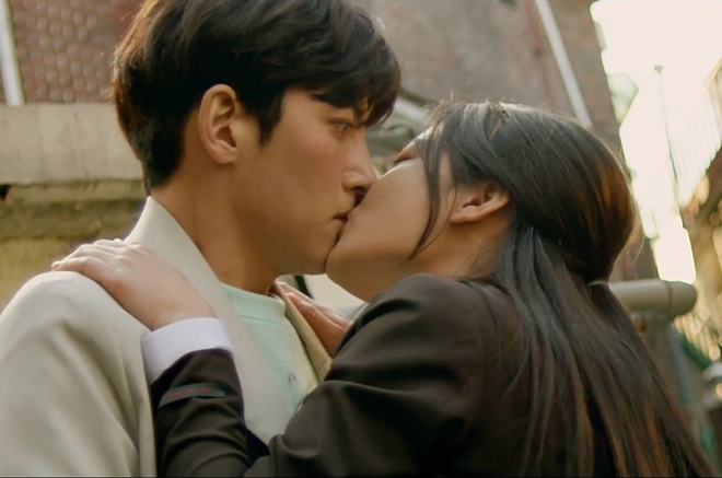 Hội bạn trai màn ảnh đẹp nhức nách của Kim Yoo Jung: Bé đẹp cưng nhất chắc là oppa Park Bo Gum rồi! - Ảnh 13.