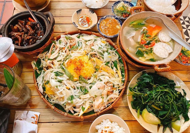 Mạnh miệng "bao trọn đời" đội tuyển Việt Nam tại quán mình, Trường Giang bị dân mạng hỏi đểu: Anh chắc chưa? - Ảnh 10. Mạnh miệng "bao trọn đời" đội tuyển Việt Nam tại quán mình, Trường Giang bị dân mạng hỏi đểu: Anh chắc chưa? - Ảnh 10.