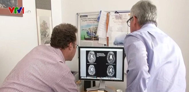 D&ugrave;ng vitamin A để cải thiện t&igrave;nh trạng mất khứu gi&aacute;c ở bệnh nh&acirc;n COVID-19 - Ảnh 1.