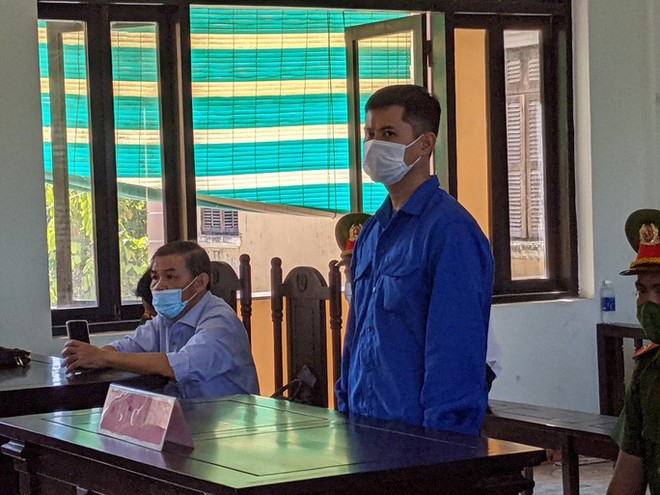 Vắng kiểm s&aacute;t vi&ecirc;n v&igrave; Covid-19, ho&atilde;n x&eacute;t xử ph&uacute;c thẩm cựu b&aacute;c sĩ bị tố hiếp d&acirc;m nữ điều dưỡng - Ảnh 1.