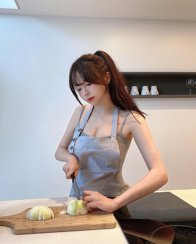 Mê mẩn nhan sắc xinh đẹp, body gợi cảm của nữ streamer có vòng một siêu  khủng xứ Hàn