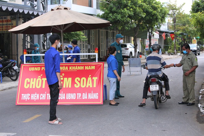 Từ 8 giờ sáng 5/9, người Đà Nẵng ra khỏi nhà phải có giấy đi đường QRCode - Ảnh 1.