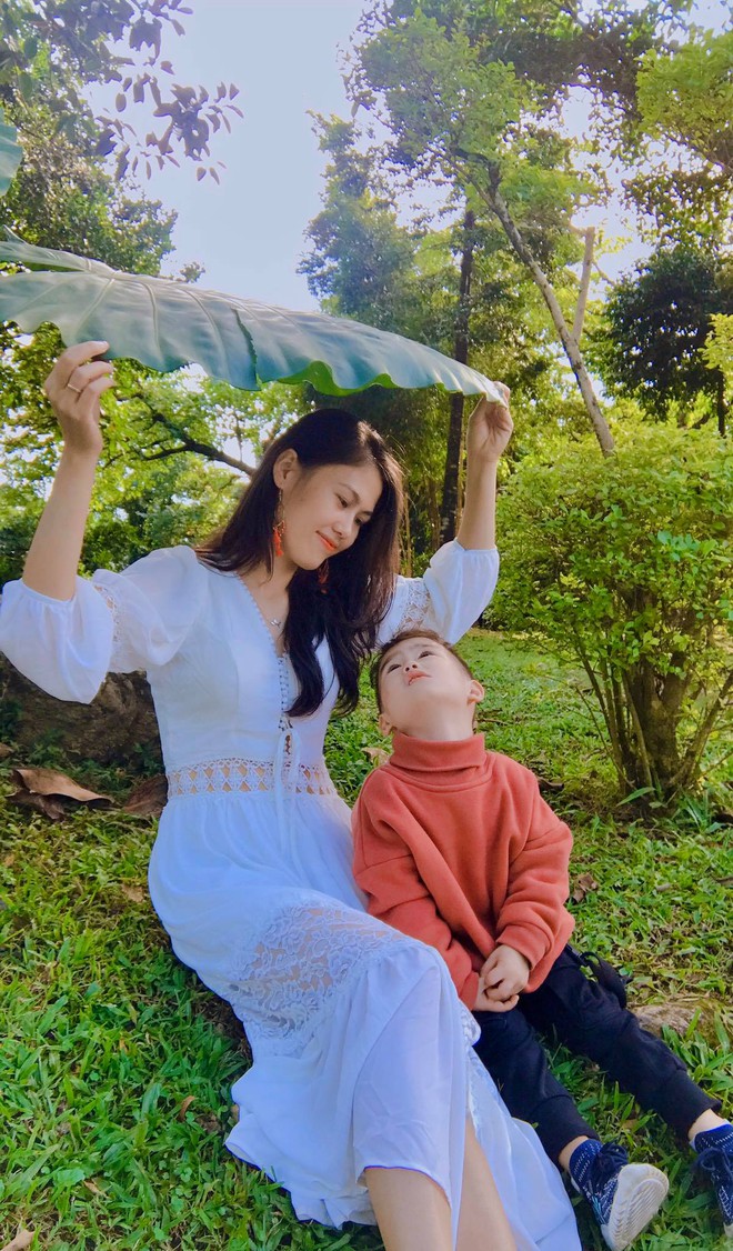 Xúc động hình ảnh chiến sĩ bộ đội rơi nước mắt gọi video call, nhìn vợ đau đớn chuẩn bị vào phòng sinh mà không thể về vì dịch - Ảnh 2. Xúc động hình ảnh chiến sĩ bộ đội rơi nước mắt gọi video call, nhìn vợ đau đớn chuẩn bị vào phòng sinh mà không thể về vì dịch - Ảnh 2.