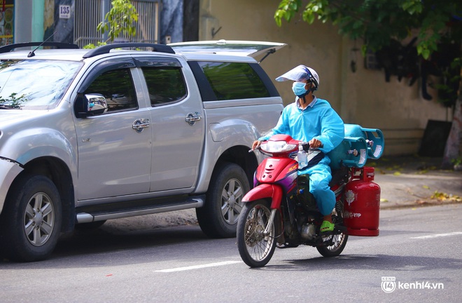 Hình ảnh Đà Nẵng ngày đầu chuyển trạng thái chống dịch mới sau 3 tuần thực hiện “ai ở đâu ở yên đó” - Ảnh 20.