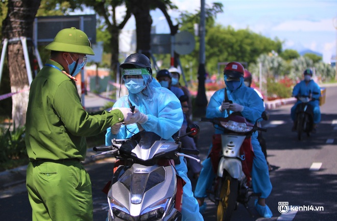 Hình ảnh Đà Nẵng ngày đầu chuyển trạng thái chống dịch mới sau 3 tuần thực hiện “ai ở đâu ở yên đó” - Ảnh 4.