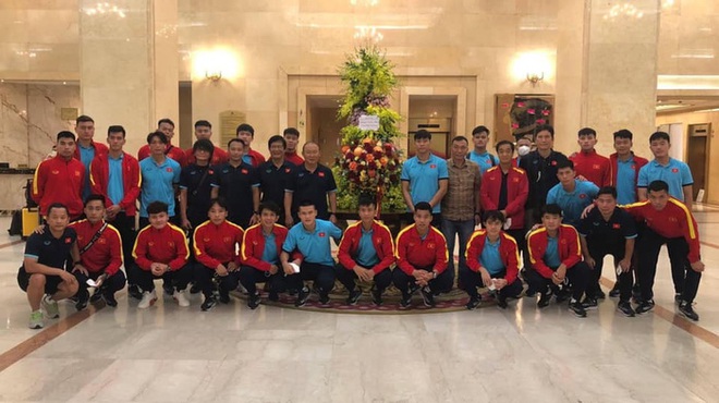 Trợ lý Lê Huy Khoa nhắc chuyện ông Lee Young-jin tối tăm mặt mũi khi dự World Cup, lên dây cót tinh thần cho tuyển Việt Nam - Ảnh 2.