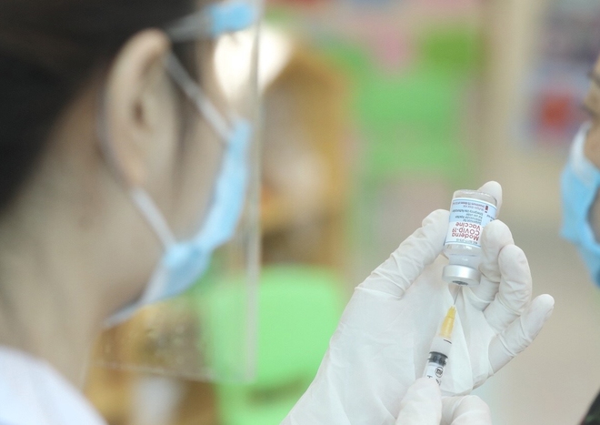Bộ Y tế thông tin về vaccine phòng COVID-19 cho học sinh THPT - Ảnh 1.