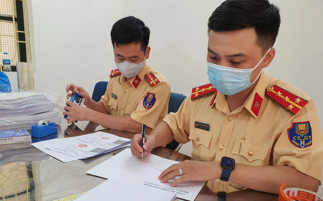 Hơn 80.000 giấy đi đường của c&aacute; nh&acirc;n, tổ chức được Ph&ograve;ng Cảnh s&aacute;t giao th&ocirc;ng H&agrave; Nội duyệt cấp - Ảnh 1.