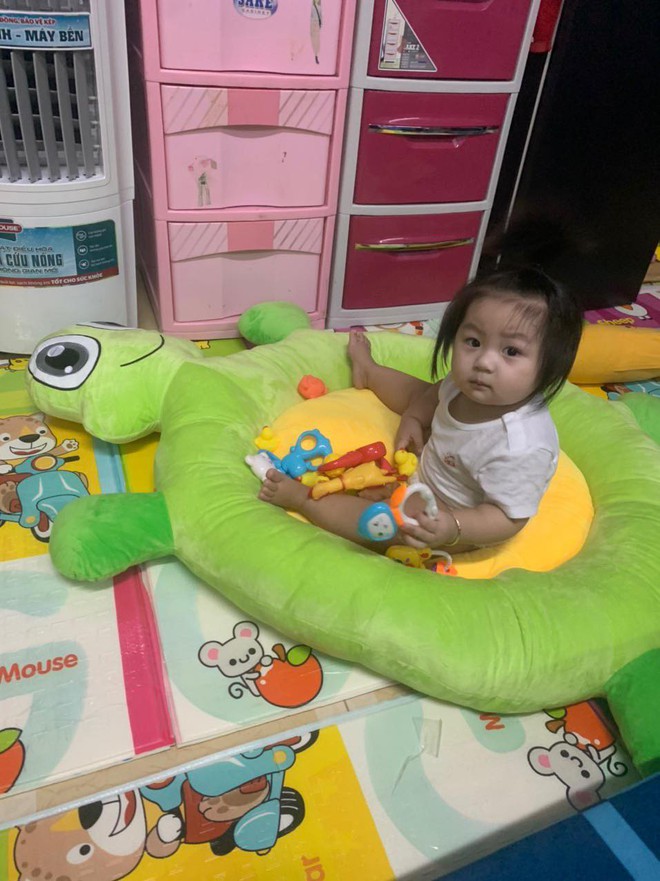 Hành trình giành mẹ từ tay 'tử thần' của gia đình 16 F0 tự điều trị tại nhà: 'Mình ép mẹ uống thuốc, đút từng viên một'