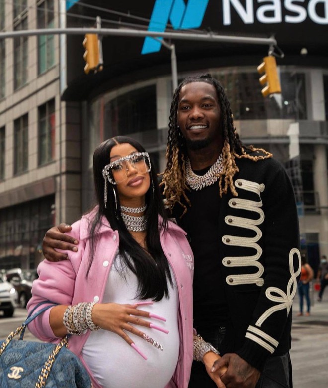 Đi đẻ kiểu nữ rapper giàu nhất nhì Hollywood Cardi B: Làm nail, ôm con mới sinh cũng phải đắp chăn Louis Vuitton 27 triệu mới chịu - Ảnh 5.