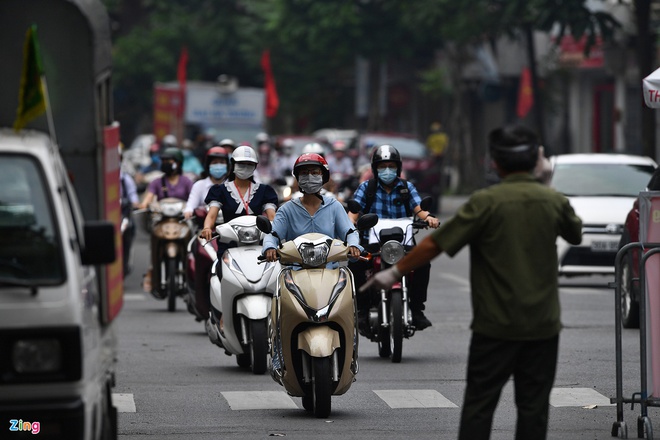 Diễn biến dịch ngày 7/9: Ổ dịch siêu lây nhiễm phường Thanh Xuân Trung vượt 500 ca nhiễm; TP.HCM một ngày thêm gần 6.000 F0 theo dõi, điều trị tại nhà - Ảnh 2.