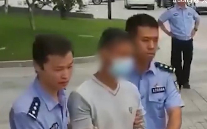 Ph&aacute;t hiện bao tải lạ dưới cống, c&ocirc;ng nh&acirc;n vệ sinh khiếp v&iacute;a khi mở ra, cảnh s&aacute;t liền treo thưởng 350 triệu đồng cho ai t&igrave;m ra ch&acirc;n tướng sự việc - Ảnh 5.