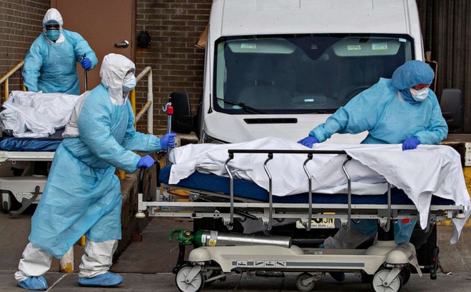 Vắc xin Moderna nhiễm bẩn: Ph&aacute;t hiện người thứ 3 tử vong &iacute;t giờ sau ti&ecirc;m, Nhật Bản ngồi tr&ecirc;n đống lửa - Ảnh 1.