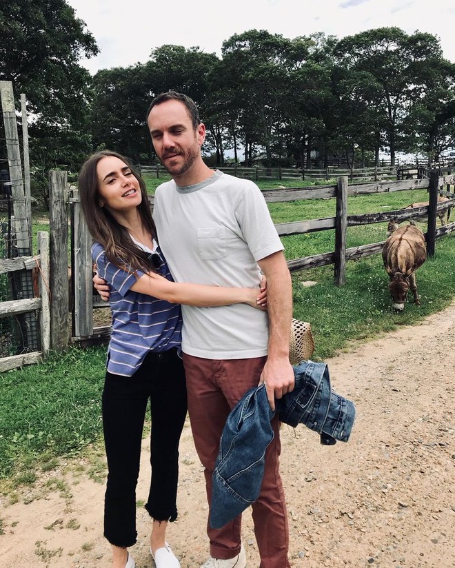 Bạch Tuyết Lily Collins ch&iacute;nh thức kết h&ocirc;n với đạo diễn hơn 6 tuổi, ảnh cưới g&acirc;y b&atilde;o v&igrave; đẹp như thước phim Twilight - Ảnh 6.