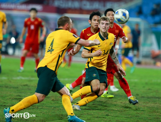 Hậu vệ Australia tự nhận ăn may khi ghi bàn vào lưới tuyển Việt Nam - Ảnh 2.