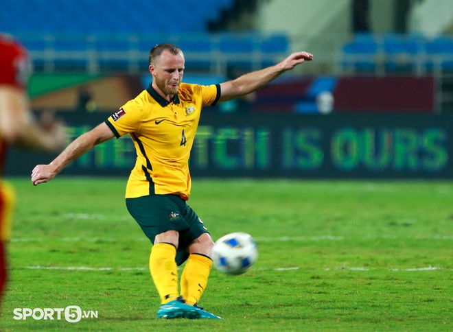 Hậu vệ Australia tự nhận ăn may khi ghi bàn vào lưới tuyển Việt Nam - Ảnh 3.