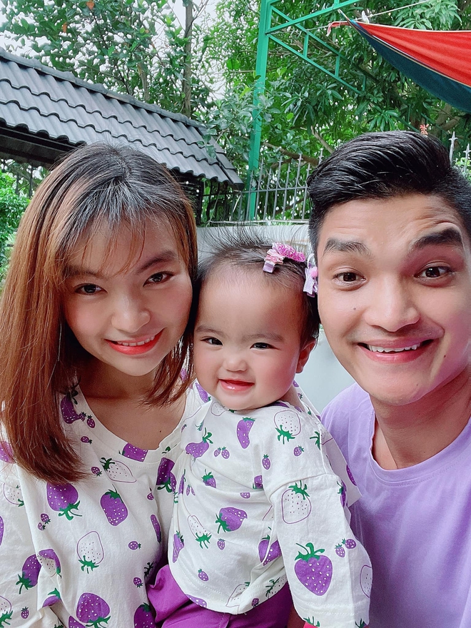 Nước đi kh&ocirc;ng thể ngờ: 1 sao nam Vbiz mặc v&aacute;y của vợ, l&yacute; do được tiết lộ khiến c&otilde;i mạng cười muốn xỉu - Ảnh 5.