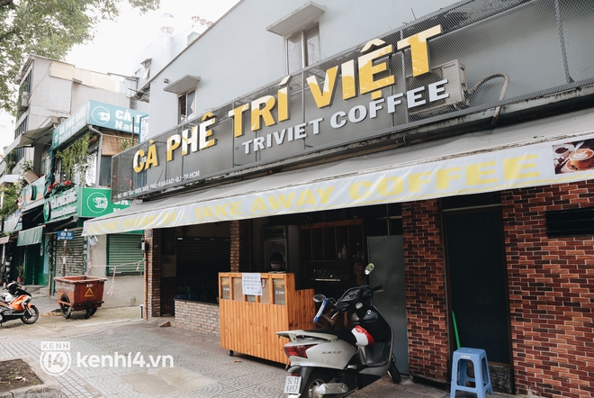 Hàng quán ở TP.HCM đã bắt đầu rục rịch: Quán phở mua xương về hầm nước lèo, quán cafe dọn dẹp sạch sẽ để mở bán lại - Ảnh 6.