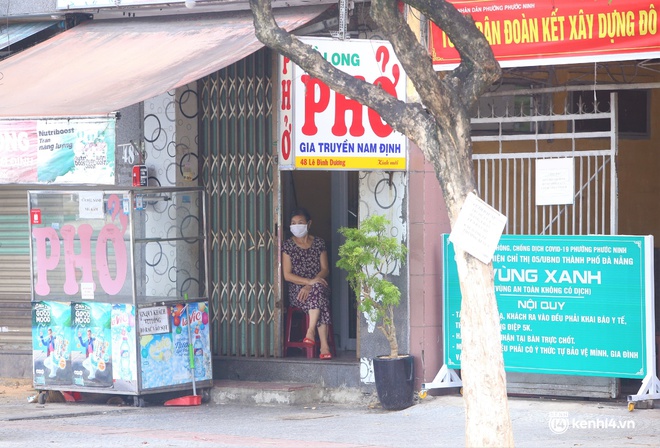 Quán ăn ở vùng xanh vẫn đóng cửa dù được phép hoạt động trở lại: Không có khách thì bán cho ai? - Ảnh 1.