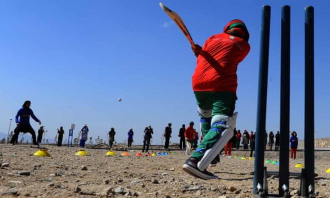 Taliban cấm phụ nữ Afghanistan chơi thể thao - Ảnh 1.