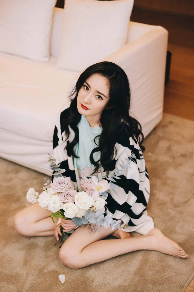Triệu Lệ Dĩnh đọ sắc Dương Mịch trong bộ ảnh khai xu&acirc;n: So k&egrave; visual hack tuổi, đ&uacute;ng l&agrave; phụ nữ đẹp nhất khi kh&ocirc;ng thuộc về ai - Ảnh 8.