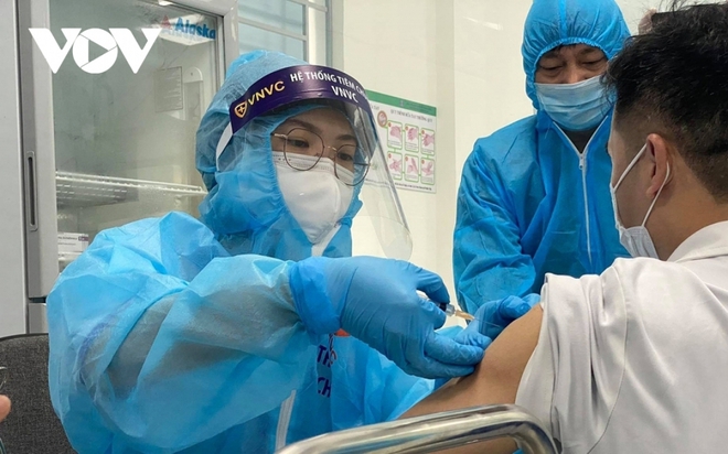 Thủ tướng chỉ đạo tiến h&agrave;nh c&aacute;c thủ tục để mua vaccine cho trẻ 5-11 tuổi - Ảnh 1.