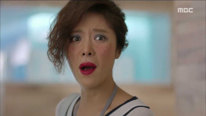 4 m&agrave;n makeup dọa ma kh&aacute;n giả ở phim H&agrave;n: Đốt l&ocirc;ng mi cỡ Duk Sun (Reply 1988) cũng chưa bằng chị g&aacute;i Hospital Playlist - Ảnh 1.