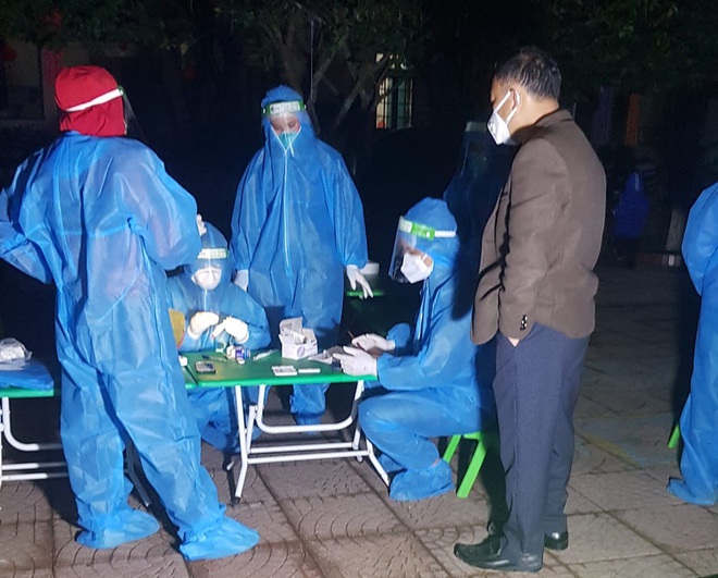 C&ocirc; gi&aacute;o mầm non mệt mỏi đi test th&igrave; nhiễm Covid-19, đ&atilde; l&acirc;y sang 36 học sinh 4 cấp - Ảnh 3.