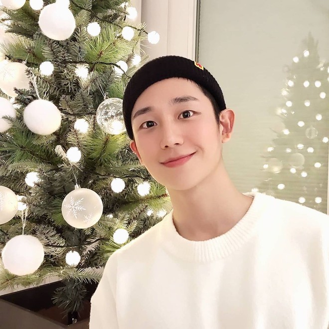 Thám tử mạng đã soi ra bằng chứng Jisoo hẹn hò Jung Hae In: Nữ thần BLACKPINK lộ liễu quá, tình màn ảnh hoá bạn trai thật luôn rồi? - Ảnh 2.