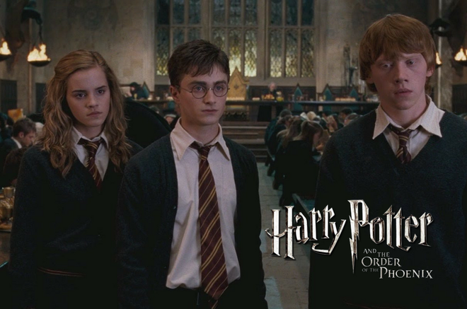 Thách bạn tìm ra điểm KÌ DỊ ở poster Harry Potter này, một nhân vật bị hủy dung đang chờ hội tinh mắt cứu mạng! - Ảnh 1.