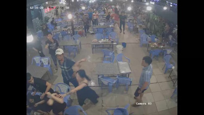 N&Oacute;NG: Chưa c&oacute; quyết định tạm giữ nh&oacute;m người đ&aacute;nh d&atilde; man 4 c&ocirc; g&aacute;i ở TP Thủ Đức - Ảnh 3.