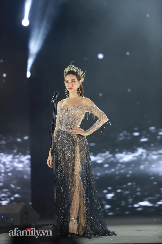 Trang phục Thiên Thần của Thùy Tiên tại Miss Grand International 2021  hướng đến cuộc chiến chống COVID19