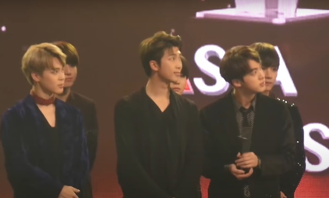 BTS reaction TWICE phát biểu: Mina nói tiếng Nhật khiến Jin tròn mắt, Tzuyu cất tiếng là Jungkook cười ngại ngùng? - Ảnh 6.