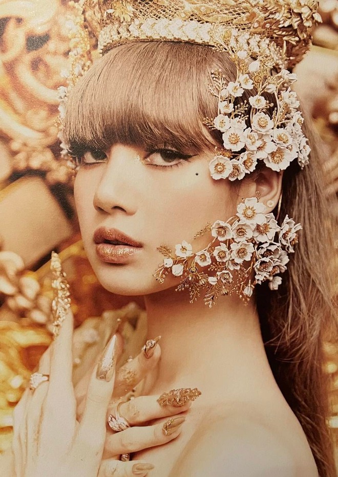 "Eyewash"  with Lisa's photobook: Truly the most beautiful face in the world is different!  - Photo 2.